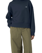 Moletom boxy com capuz Gilded Vice — French Navy, modelo A vestindo o moletom boxy com capuz, vista frontal sobre fundo branco