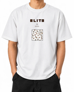 Camiseta Elite Attitude Graphic — White, modelo B vestindo a camiseta, vista frontal sobre fundo branco