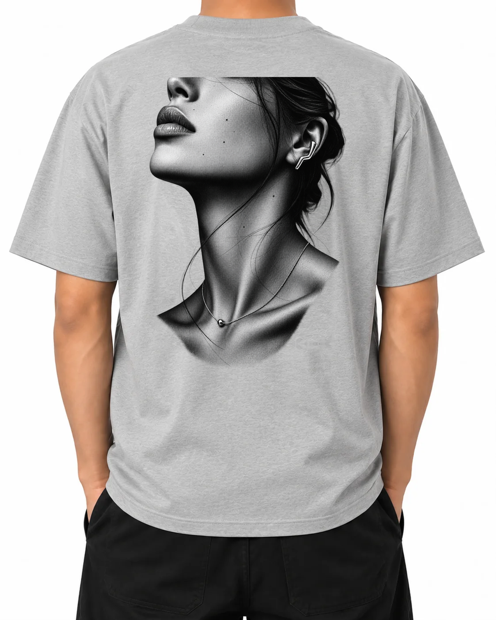 T-shirt Silver Profile — Heather Grey, persona B che indossa la T-shirt, vista dal retro su sfondo bianco