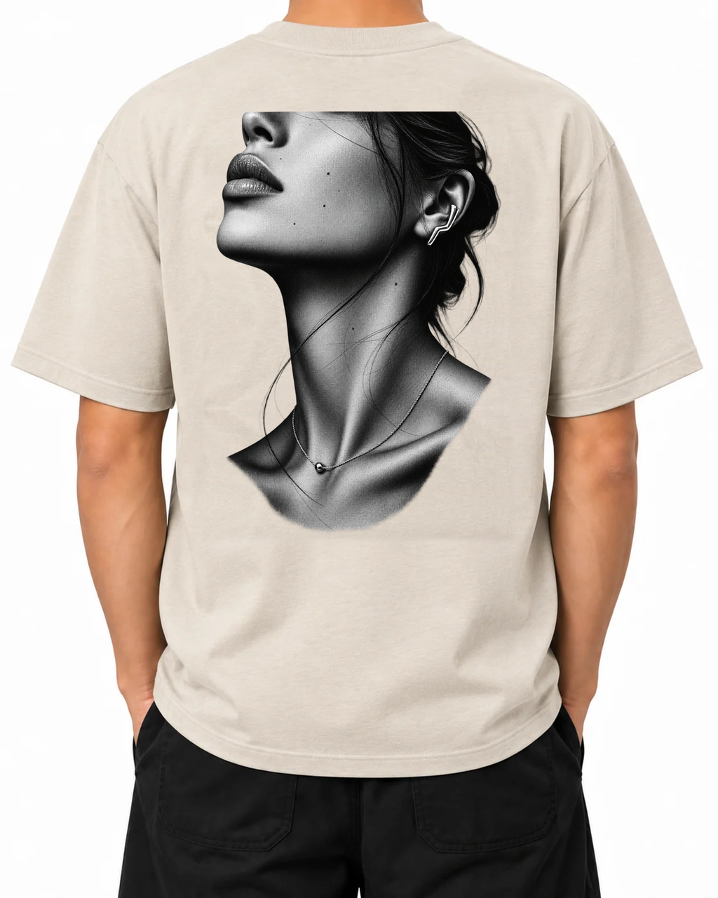 T-shirt Silver Profile — Natural Raw, persona B che indossa la T-shirt, vista dal retro su sfondo bianco