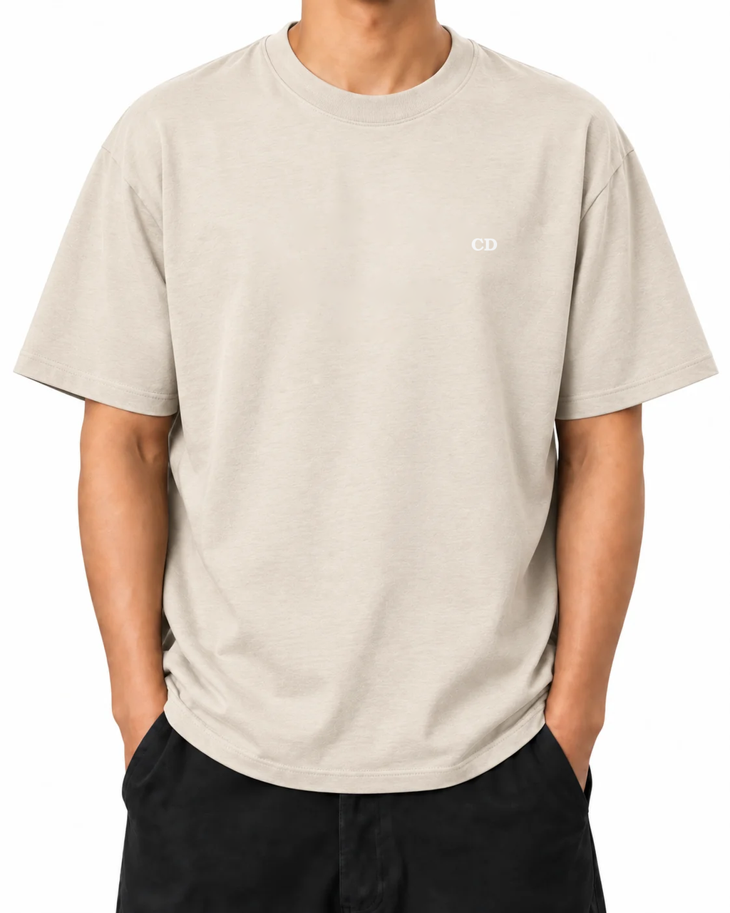 T-shirt Silver Profile — Natural Raw, persona B che indossa la T-shirt, vista frontale su sfondo bianco