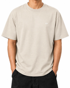 T-shirt Silver Profile — Natural Raw, persona B che indossa la T-shirt, vista frontale su sfondo bianco