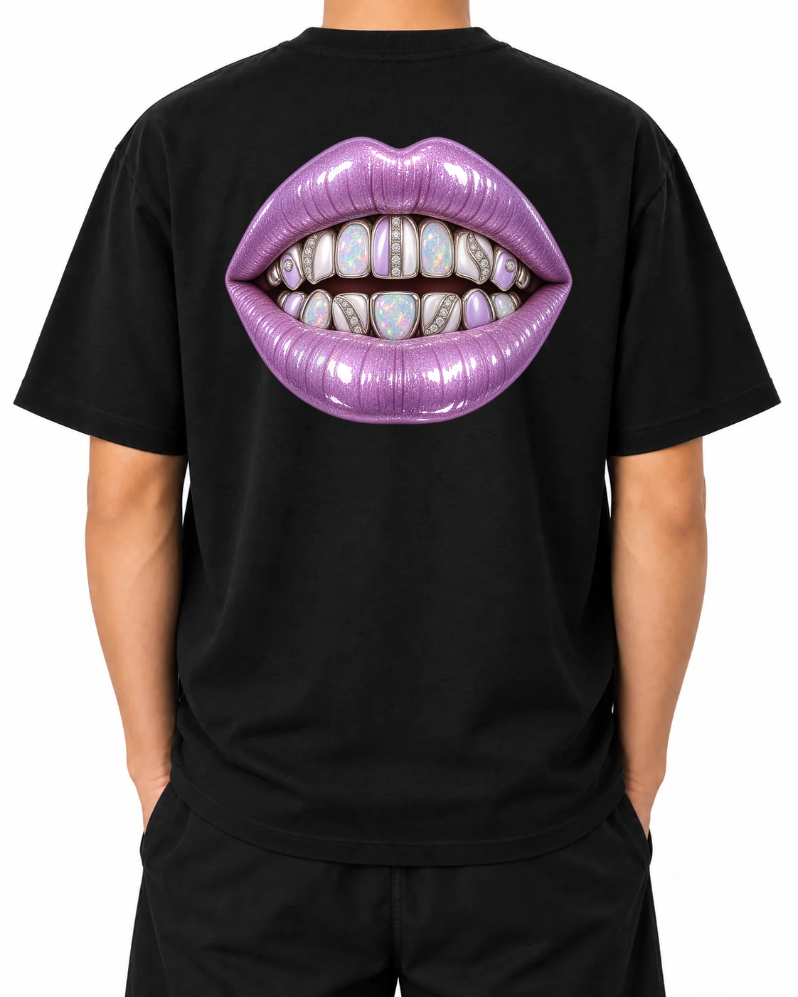 T-shirt Soft Power — Black, persona B che indossa la T-shirt, vista dal retro su sfondo bianco