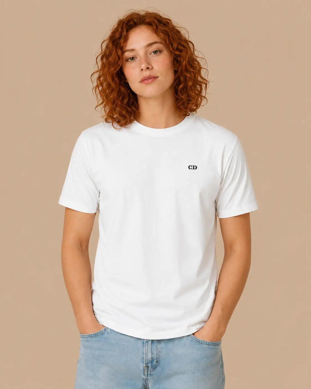 Female model wearing the Cabeça Dura white oversized graphic T-shirt, front view